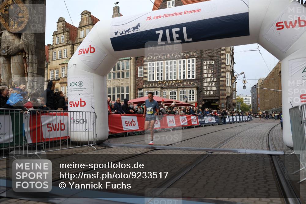 05.10.2025 - 20. swb-Marathon Bremen Yannick Fuchs http://msf.ph/oto/9233517 05.10.2025 10:34:30 Ziel 9851 meine-sportfotos.de