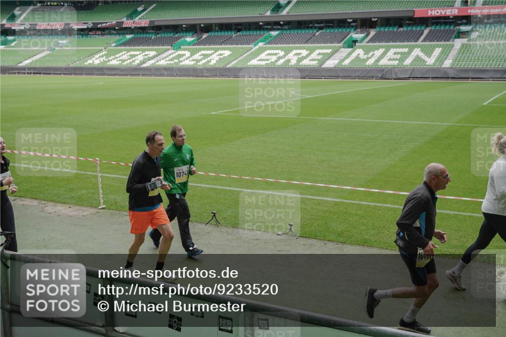 05.10.2025 - 20. swb-Marathon Bremen Michael Burmester http://msf.ph/oto/9233520 05.10.2025 10:31:27 Laufen im Stadion 7251, 8888, 9004, 9172, 9196, 9252, 9256, 9263, 9267, 9277, 9287, 9337, 9399, 9416, 9425, 9431, 9449, 9457, 9506, 9581, 9584, 9645, 9676, 9683, 9708, 9715, 9742, 9791, 9852, 9903, 9934, 10014, 10016, 10020, 10029, 10163, 10199, 10206, 10222, 10226, 10240, 10279, 10296, 10310, 10317, 10321, 10335, 10356, 10438, 10449, 10479, 10514, 10537, 10543, 10609, 10636, 10638, 10655, 10668, 10669, 10698, 10719, 10743, 9214, 9230, 9251 meine-sportfotos.de