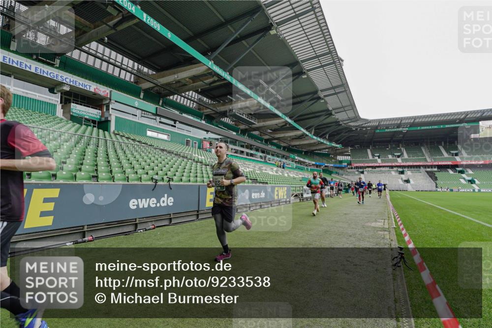 05.10.2025 - 20. swb-Marathon Bremen Michael Burmester http://msf.ph/oto/9233538 05.10.2025 12:56:02 Laufen im Stadion 78, 240, 325, 760, 830, 901, 984, 989, 1261, 1326, 1490, 1531, 1774, 1825, 1910, 1931, 2134, 2149, 2162, 2438, 2459, 2490, 2605, 2716, 2884, 2942, 3074, 3161, 3515, 3519, 3612, 3749, 3838, 3944, 4052, 4079, 4116, 4149, 4195, 4212, 4288, 4432, 4456, 4485, 4796, 4853, 5093, 5152, 5289, 5370, 5469, 5484, 5490, 5554, 5615, 5691, 5719, 5833, 6048, 6070, 6106, 6176, 6276, 6441, 6515, 6570, 6615, 6689, 6744, 6797, 6820, 6937, 7292, 7920, 8060, 8144, 8222, 6527 meine-sportfotos.de
