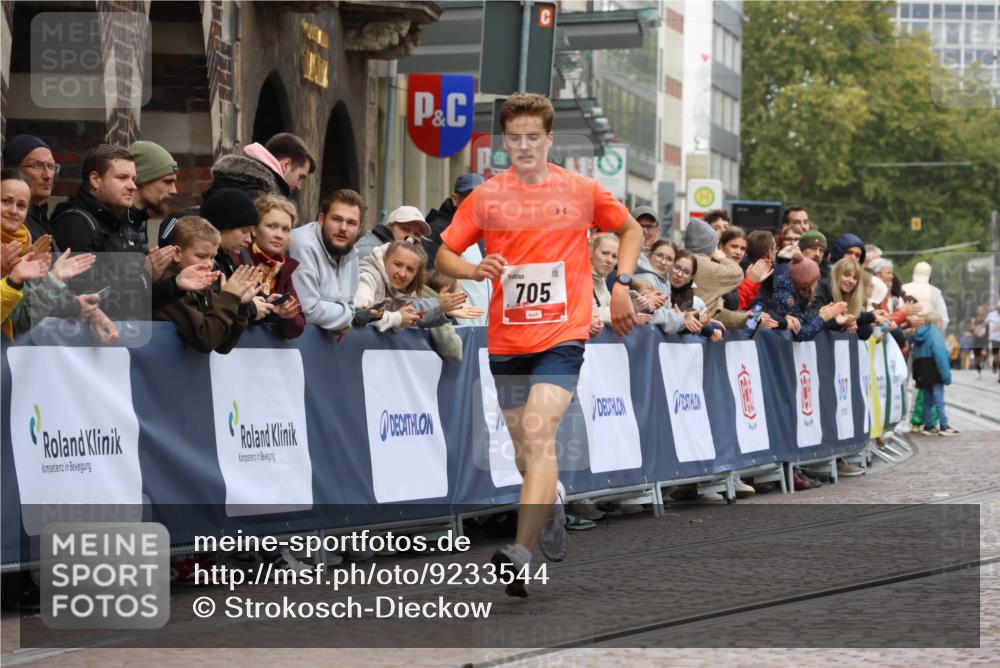 05.10.2025 - 20. swb-Marathon Bremen Strokosch-Dieckow http://msf.ph/oto/9233544 05.10.2025 12:35:00 Ziel 705 meine-sportfotos.de