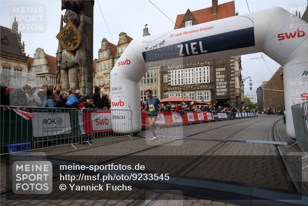 05.10.2025 - 20. swb-Marathon Bremen Yannick Fuchs http://msf.ph/oto/9233545 05.10.2025 10:34:30 Ziel 9851 meine-sportfotos.de