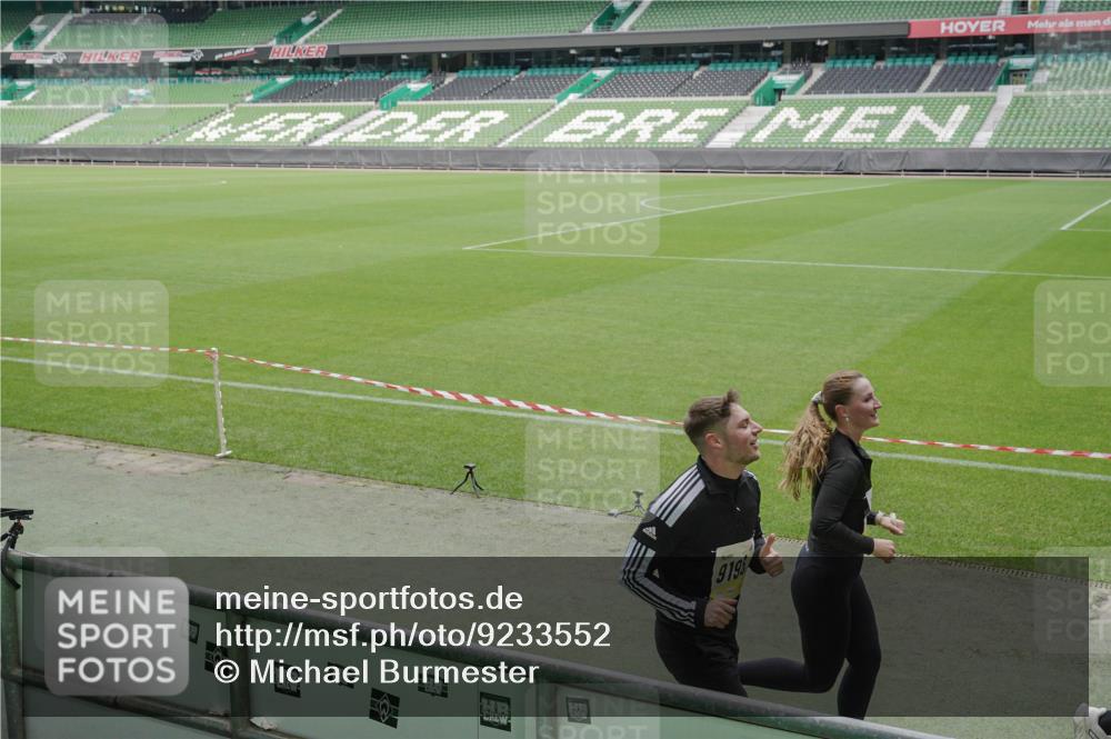 05.10.2025 - 20. swb-Marathon Bremen Michael Burmester http://msf.ph/oto/9233552 05.10.2025 10:31:29 Laufen im Stadion 7251, 8888, 9004, 9172, 9196, 9226, 9252, 9256, 9263, 9267, 9277, 9287, 9337, 9416, 9425, 9431, 9449, 9457, 9506, 9581, 9584, 9645, 9676, 9683, 9708, 9715, 9742, 9791, 9852, 9871, 9903, 9934, 10014, 10016, 10020, 10029, 10163, 10199, 10206, 10222, 10226, 10240, 10279, 10296, 10310, 10317, 10321, 10335, 10356, 10438, 10449, 10479, 10514, 10537, 10543, 10609, 10636, 10638, 10655, 10668, 10669, 10698, 10719, 10743, 9214, 9230, 9251 meine-sportfotos.de