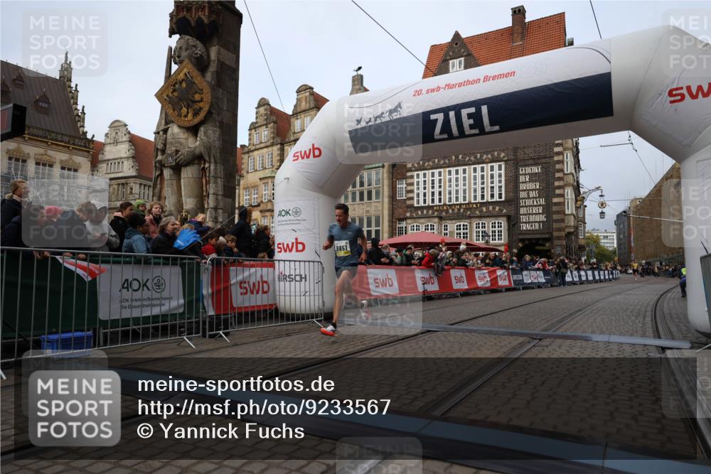 05.10.2025 - 20. swb-Marathon Bremen Yannick Fuchs http://msf.ph/oto/9233567 05.10.2025 10:34:30 Ziel 9851 meine-sportfotos.de