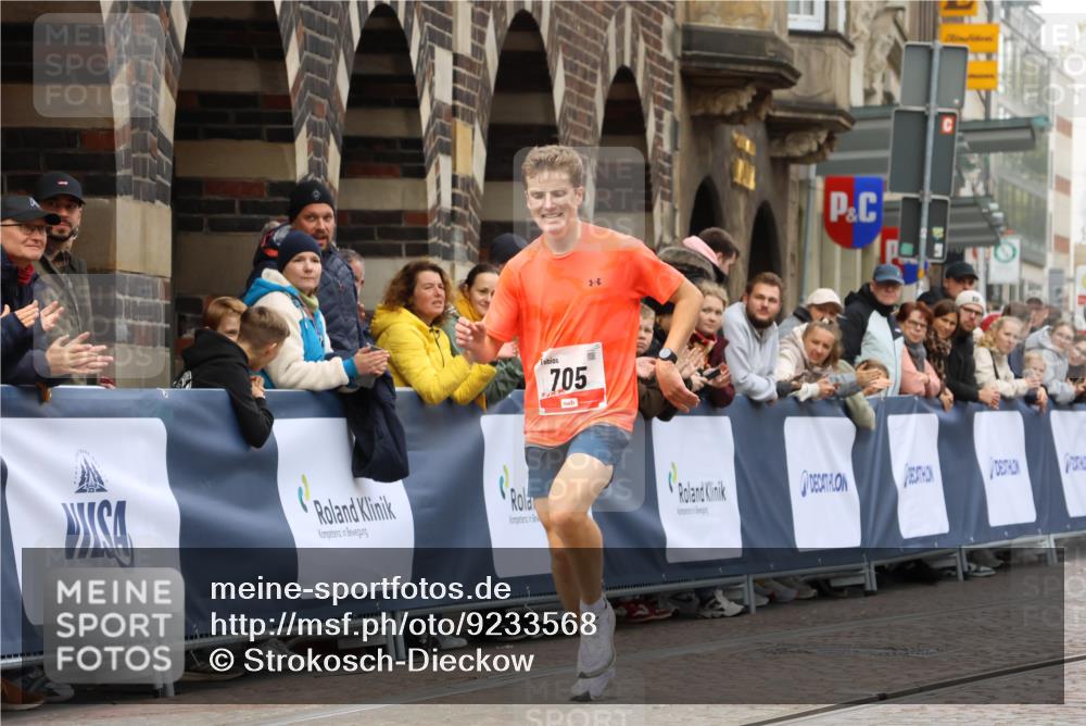 05.10.2025 - 20. swb-Marathon Bremen Strokosch-Dieckow http://msf.ph/oto/9233568 05.10.2025 12:35:01 Ziel 705 meine-sportfotos.de