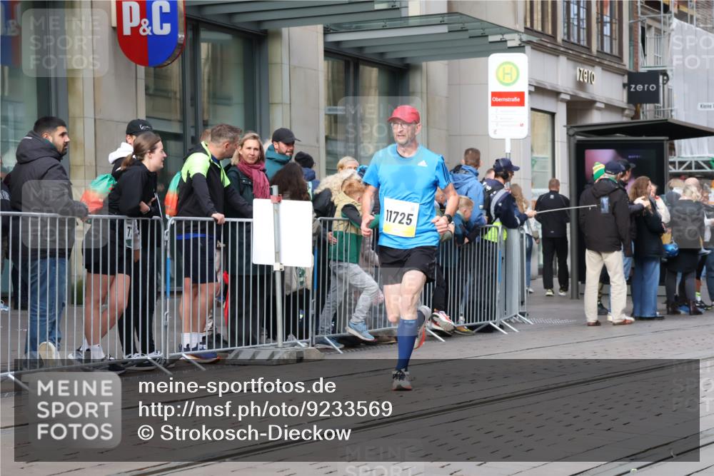 05.10.2025 - 20. swb-Marathon Bremen Strokosch-Dieckow http://msf.ph/oto/9233569 05.10.2025 10:42:14 Ziel 9775, 10208, 10375, 10592, 11178, 11230, 11725, 9775, 10208, 10375, 10592, 11178, 11230, 11725 meine-sportfotos.de