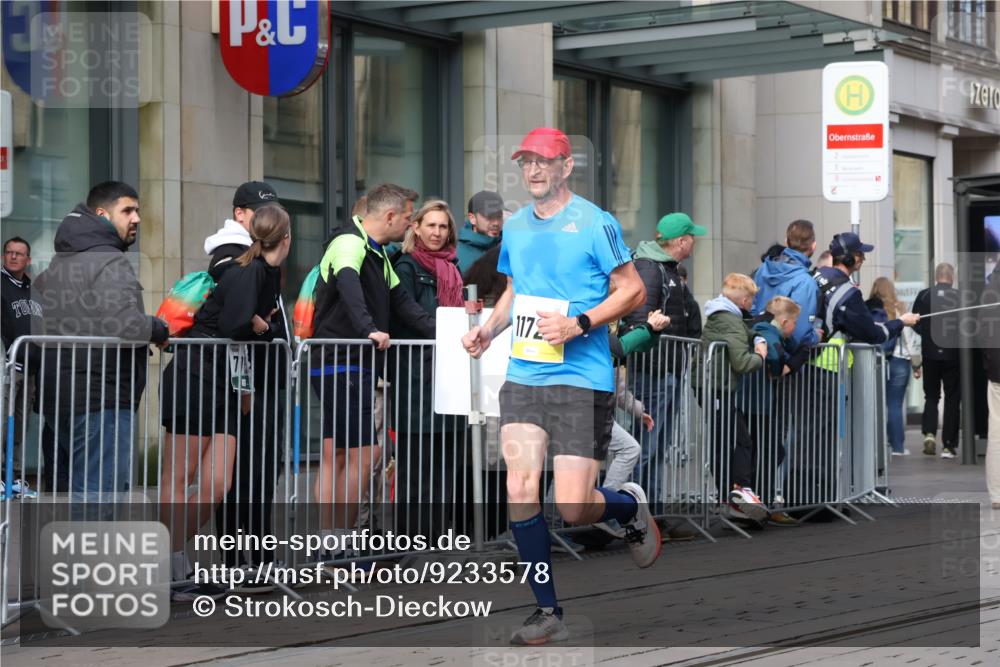 05.10.2025 - 20. swb-Marathon Bremen Strokosch-Dieckow http://msf.ph/oto/9233578 05.10.2025 10:42:14 Ziel 9775, 10208, 10375, 10592, 11178, 11230, 11725, 9775, 10208, 10375, 10592, 11178, 11230, 11725 meine-sportfotos.de