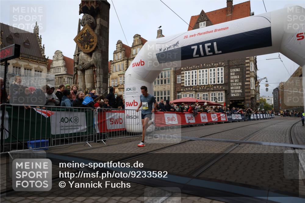 05.10.2025 - 20. swb-Marathon Bremen Yannick Fuchs http://msf.ph/oto/9233582 05.10.2025 10:34:30 Ziel 9851 meine-sportfotos.de