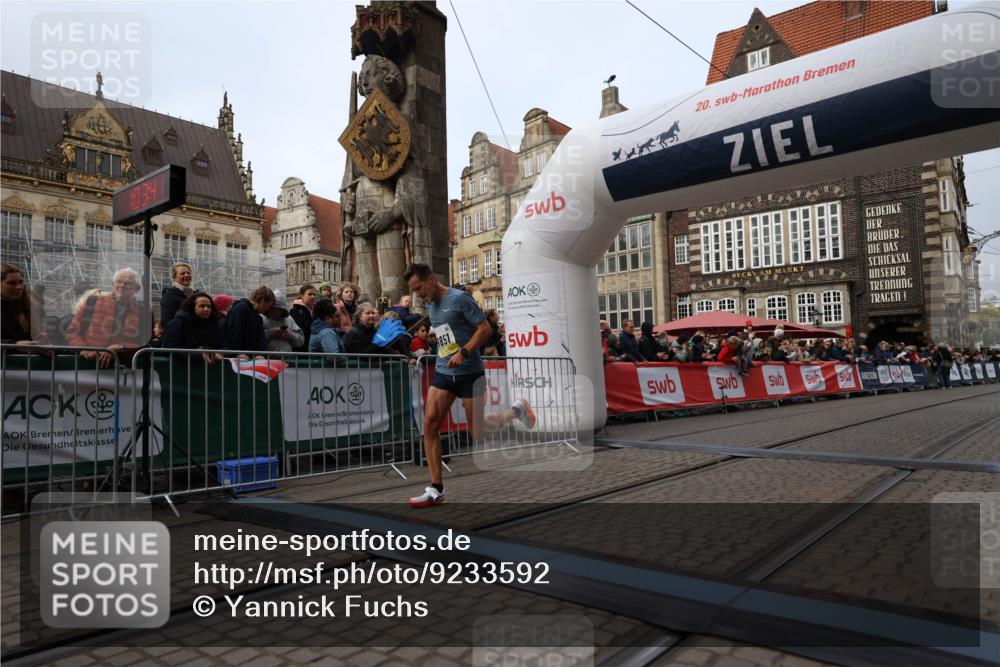 05.10.2025 - 20. swb-Marathon Bremen Yannick Fuchs http://msf.ph/oto/9233592 05.10.2025 10:34:31 Ziel 9851 meine-sportfotos.de