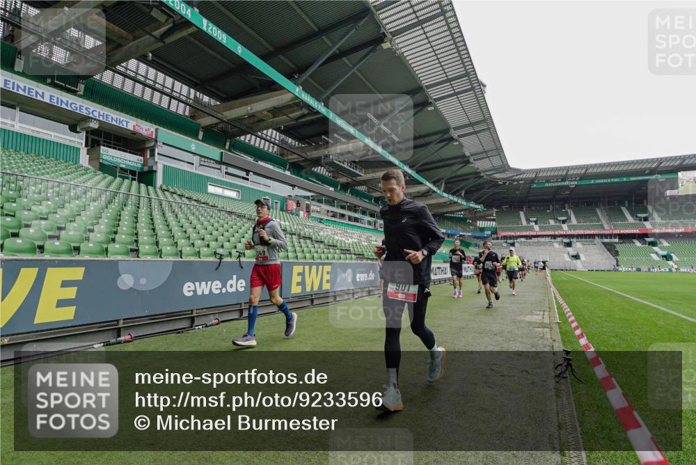 05.10.2025 - 20. swb-Marathon Bremen Michael Burmester http://msf.ph/oto/9233596 05.10.2025 12:56:13 Laufen im Stadion 78, 240, 325, 591, 760, 830, 901, 984, 989, 1261, 1380, 1490, 1679, 1774, 1825, 1931, 2134, 2149, 2162, 2263, 2438, 2459, 2490, 2634, 2884, 2942, 3074, 3161, 3392, 3515, 3519, 3606, 3612, 3749, 3980, 4052, 4079, 4101, 4116, 4149, 4195, 4288, 4432, 4456, 4485, 4796, 4853, 5093, 5152, 5289, 5370, 5419, 5469, 5484, 5490, 5615, 5691, 5719, 6048, 6070, 6176, 6276, 6375, 6441, 6515, 6570, 6615, 6689, 6744, 6797, 6820, 6864, 6937, 7000, 7292, 7320, 7431, 7783, 7920, 8060, 8144, 8222 meine-sportfotos.de