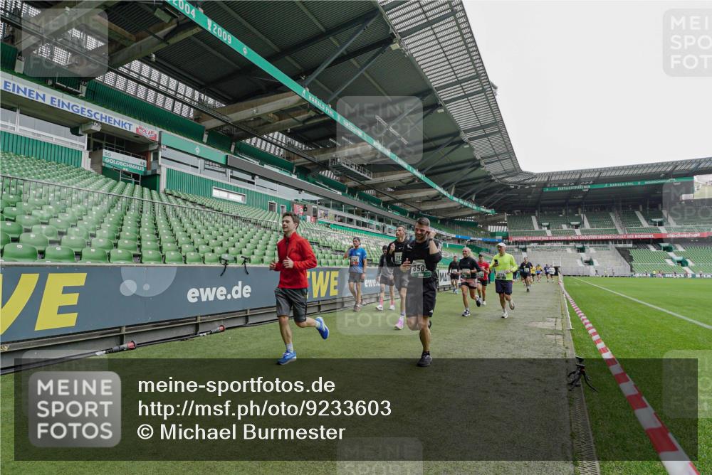 05.10.2025 - 20. swb-Marathon Bremen Michael Burmester http://msf.ph/oto/9233603 05.10.2025 12:56:15 Laufen im Stadion 78, 240, 325, 591, 830, 901, 984, 989, 1261, 1380, 1490, 1679, 1774, 1825, 1931, 2134, 2149, 2162, 2263, 2438, 2459, 2490, 2571, 2634, 2884, 2942, 3074, 3161, 3392, 3515, 3519, 3606, 3612, 3749, 3980, 4052, 4079, 4101, 4116, 4149, 4195, 4288, 4432, 4456, 4485, 4796, 4853, 5255, 5289, 5370, 5419, 5469, 5484, 5490, 5615, 5691, 5719, 6048, 6070, 6176, 6375, 6441, 6515, 6570, 6615, 6689, 6744, 6797, 6820, 6864, 6937, 7000, 7292, 7320, 7431, 7783, 7920, 8060, 8144, 8222, 2884 meine-sportfotos.de