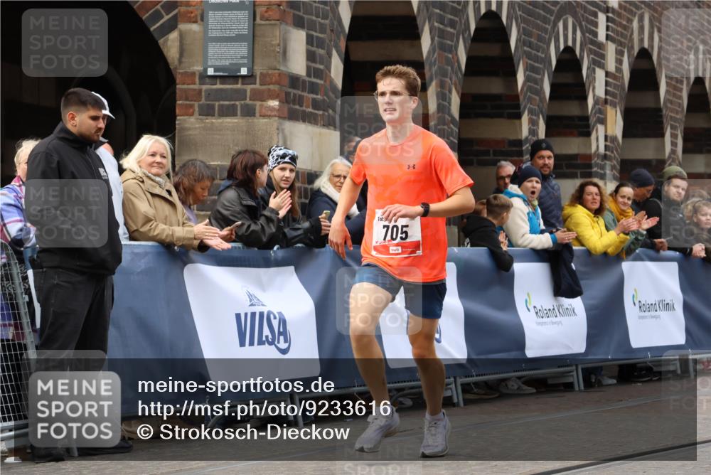 05.10.2025 - 20. swb-Marathon Bremen Strokosch-Dieckow http://msf.ph/oto/9233616 05.10.2025 12:35:03 Ziel 705 meine-sportfotos.de