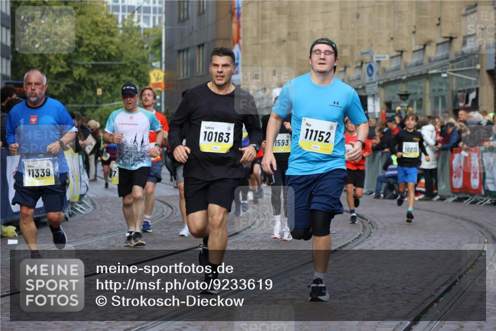 05.10.2025 - 20. swb-Marathon Bremen Strokosch-Dieckow http://msf.ph/oto/9233619 05.10.2025 10:53:58 Ziel 9313, 9456, 9520, 9548, 9807, 9835, 10019, 10046, 10075, 10163, 10484, 10616, 10631, 10662, 10785, 11152, 11303, 11339, 11432, 11593 meine-sportfotos.de