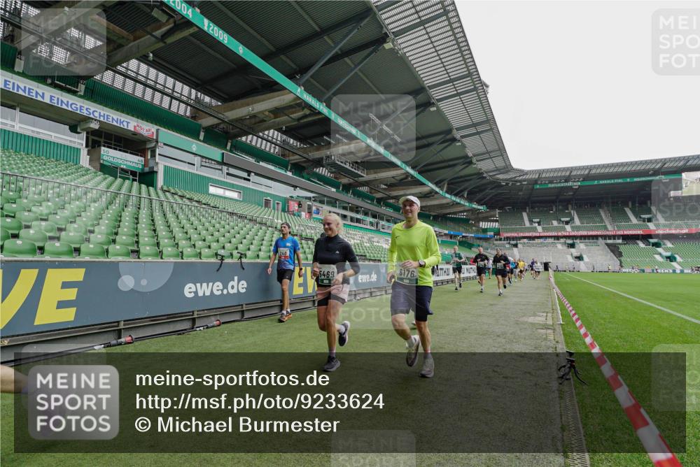 05.10.2025 - 20. swb-Marathon Bremen Michael Burmester http://msf.ph/oto/9233624 05.10.2025 12:56:17 Laufen im Stadion 240, 325, 591, 830, 901, 984, 989, 1261, 1380, 1490, 1679, 1774, 1825, 1931, 2134, 2149, 2263, 2438, 2459, 2490, 2571, 2634, 2942, 3074, 3161, 3392, 3515, 3519, 3606, 3612, 3749, 3980, 4052, 4079, 4101, 4116, 4149, 4195, 4288, 4432, 4456, 4485, 4796, 5255, 5289, 5370, 5419, 5469, 5490, 5615, 5691, 5719, 6048, 6070, 6176, 6375, 6441, 6515, 6570, 6615, 6689, 6744, 6797, 6820, 6864, 6937, 7000, 7292, 7320, 7431, 7783, 7920, 8060, 8144, 8222, 78, 2162, 2884, 3515 meine-sportfotos.de