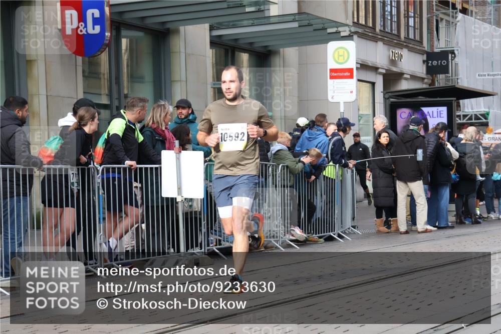 05.10.2025 - 20. swb-Marathon Bremen Strokosch-Dieckow http://msf.ph/oto/9233630 05.10.2025 10:42:25 Ziel 9524, 10592, 10624, 11178, 11640, 9524, 10592, 10624, 11178, 11640 meine-sportfotos.de