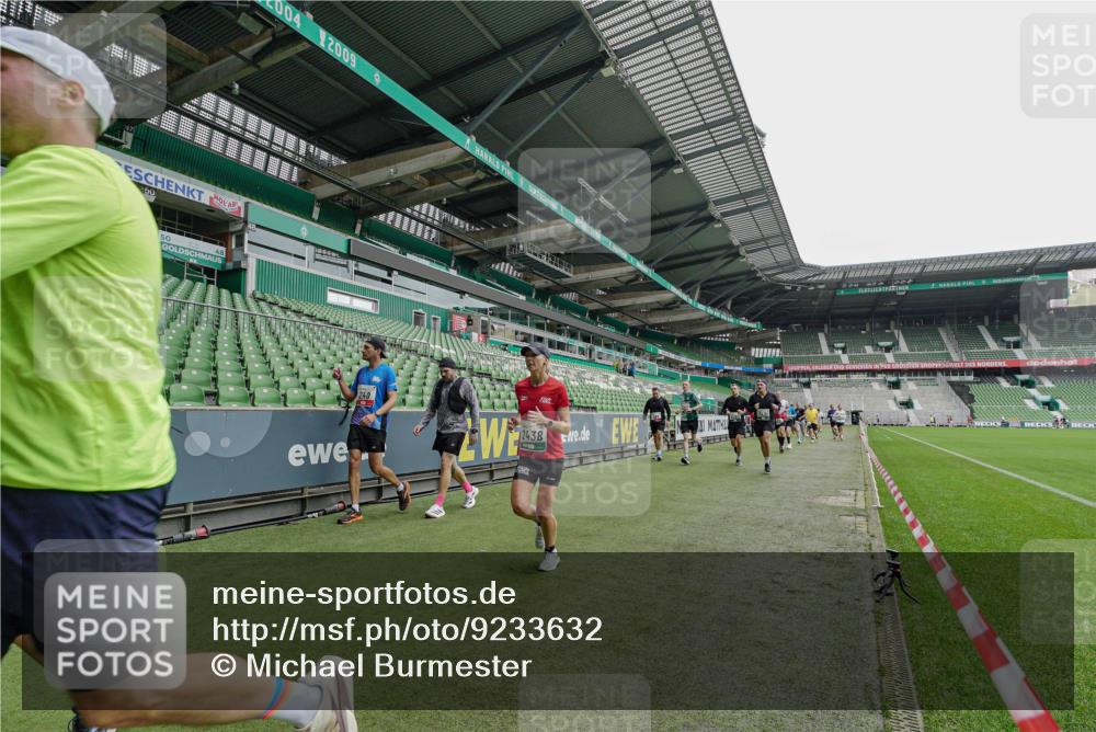 05.10.2025 - 20. swb-Marathon Bremen Michael Burmester http://msf.ph/oto/9233632 05.10.2025 12:56:17 Laufen im Stadion 240, 325, 591, 830, 901, 984, 989, 1261, 1380, 1490, 1679, 1774, 1825, 1931, 2134, 2149, 2263, 2438, 2459, 2490, 2571, 2634, 2942, 3074, 3161, 3392, 3515, 3519, 3606, 3612, 3749, 3980, 4052, 4079, 4101, 4116, 4149, 4195, 4288, 4432, 4456, 4485, 4796, 5255, 5289, 5370, 5419, 5469, 5490, 5615, 5691, 5719, 6048, 6070, 6176, 6375, 6441, 6515, 6570, 6615, 6689, 6744, 6797, 6820, 6864, 6937, 7000, 7292, 7320, 7431, 7783, 7920, 8060, 8144, 8222, 78, 2162, 2884, 3515 meine-sportfotos.de