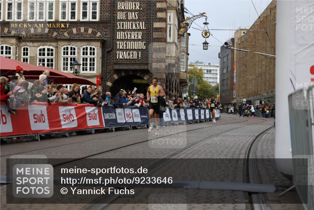 05.10.2025 - 20. swb-Marathon Bremen Yannick Fuchs http://msf.ph/oto/9233646 05.10.2025 10:34:37 Ziel 10718 meine-sportfotos.de