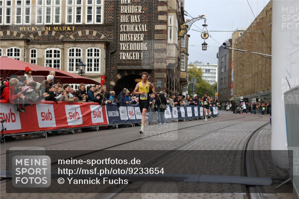 05.10.2025 - 20. swb-Marathon Bremen Yannick Fuchs http://msf.ph/oto/9233654 05.10.2025 10:34:38 Ziel 10718 meine-sportfotos.de