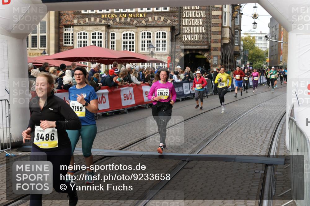 05.10.2025 - 20. swb-Marathon Bremen Yannick Fuchs http://msf.ph/oto/9233658 05.10.2025 11:03:41 Ziel 7199, 9486, 9498, 9850, 9940, 10213, 11150, 11522 meine-sportfotos.de