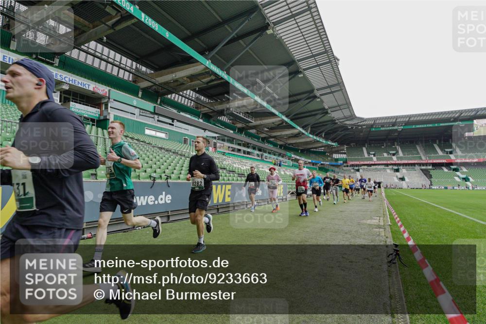05.10.2025 - 20. swb-Marathon Bremen Michael Burmester http://msf.ph/oto/9233663 05.10.2025 12:56:21 Laufen im Stadion 325, 591, 830, 901, 984, 989, 1261, 1380, 1679, 1774, 1825, 1931, 2134, 2149, 2263, 2438, 2459, 2490, 2571, 2634, 2942, 3161, 3392, 3606, 3749, 3980, 4052, 4101, 4116, 4149, 4288, 4432, 4485, 5246, 5255, 5370, 5419, 5469, 5490, 5615, 5691, 5719, 6070, 6176, 6375, 6441, 6451, 6515, 6615, 6689, 6744, 6797, 6820, 6864, 6926, 7000, 7292, 7320, 7431, 7783, 7920, 8060, 8144, 8222, 78, 240, 1490, 2162, 2459, 2884, 3074, 3515, 3612, 4079, 4116, 4195, 4456 meine-sportfotos.de
