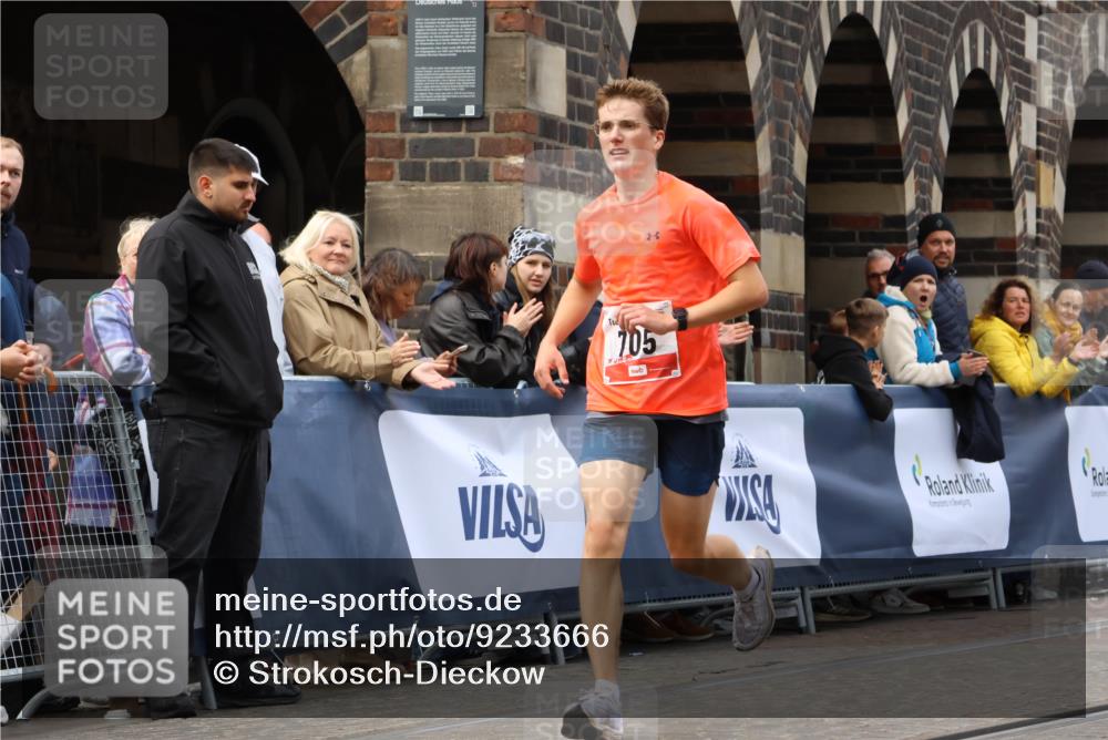 05.10.2025 - 20. swb-Marathon Bremen Strokosch-Dieckow http://msf.ph/oto/9233666 05.10.2025 12:35:03 Ziel 705 meine-sportfotos.de