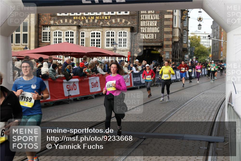 05.10.2025 - 20. swb-Marathon Bremen Yannick Fuchs http://msf.ph/oto/9233668 05.10.2025 11:03:42 Ziel 7199, 9486, 9498, 9850, 9940, 10213, 11522 meine-sportfotos.de