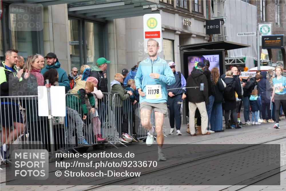 05.10.2025 - 20. swb-Marathon Bremen Strokosch-Dieckow http://msf.ph/oto/9233670 05.10.2025 10:42:28 Ziel 9524, 10045, 10592, 10624, 11178, 11640, 9524, 10045, 10592, 10624, 11178, 11640 meine-sportfotos.de