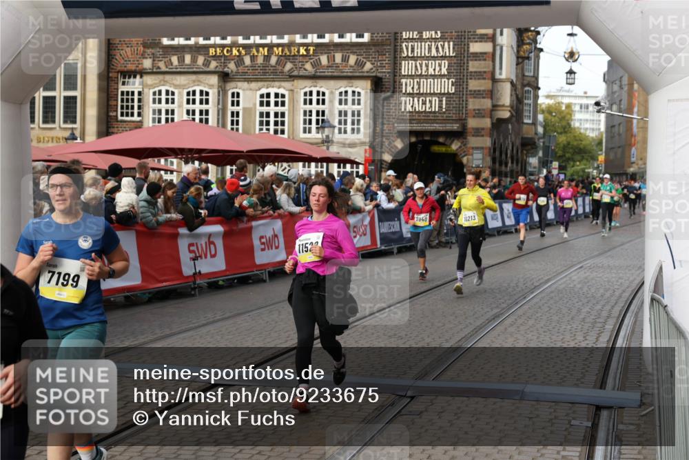 05.10.2025 - 20. swb-Marathon Bremen Yannick Fuchs http://msf.ph/oto/9233675 05.10.2025 11:03:42 Ziel 7199, 9486, 9498, 9850, 9940, 10213, 11522 meine-sportfotos.de