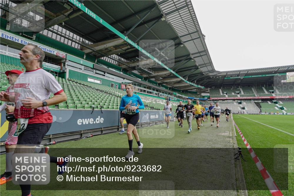 05.10.2025 - 20. swb-Marathon Bremen Michael Burmester http://msf.ph/oto/9233682 05.10.2025 12:56:23 Laufen im Stadion 325, 591, 830, 901, 984, 989, 1161, 1261, 1380, 1679, 1774, 1825, 1931, 2134, 2149, 2263, 2438, 2490, 2571, 2634, 2942, 3161, 3392, 3606, 3749, 3980, 4052, 4101, 4149, 4288, 4432, 4485, 5246, 5255, 5370, 5419, 5469, 5490, 5615, 5719, 6070, 6176, 6375, 6441, 6451, 6515, 6615, 6689, 6744, 6797, 6864, 6926, 7000, 7283, 7292, 7320, 7431, 7783, 7920, 8060, 8144, 8222, 78, 240, 1490, 2162, 2459, 2884, 3074, 3515, 3612, 4079, 4116, 4195, 4456, 5691 meine-sportfotos.de