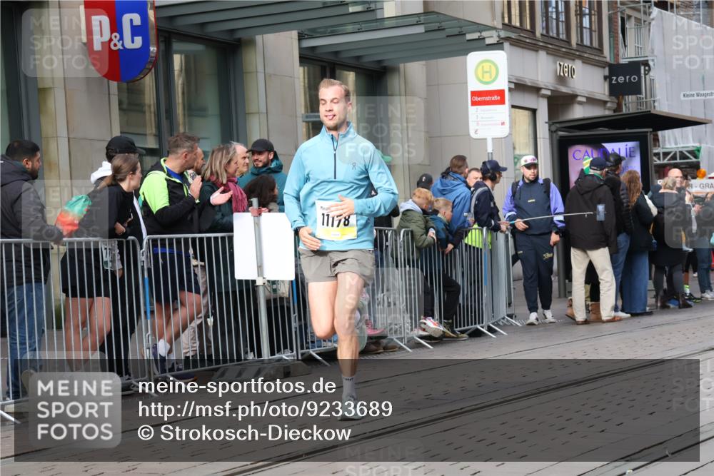 05.10.2025 - 20. swb-Marathon Bremen Strokosch-Dieckow http://msf.ph/oto/9233689 05.10.2025 10:42:29 Ziel 9524, 10045, 10592, 10624, 11178, 11640, 9524, 10045, 10592, 10624, 11178, 11640 meine-sportfotos.de