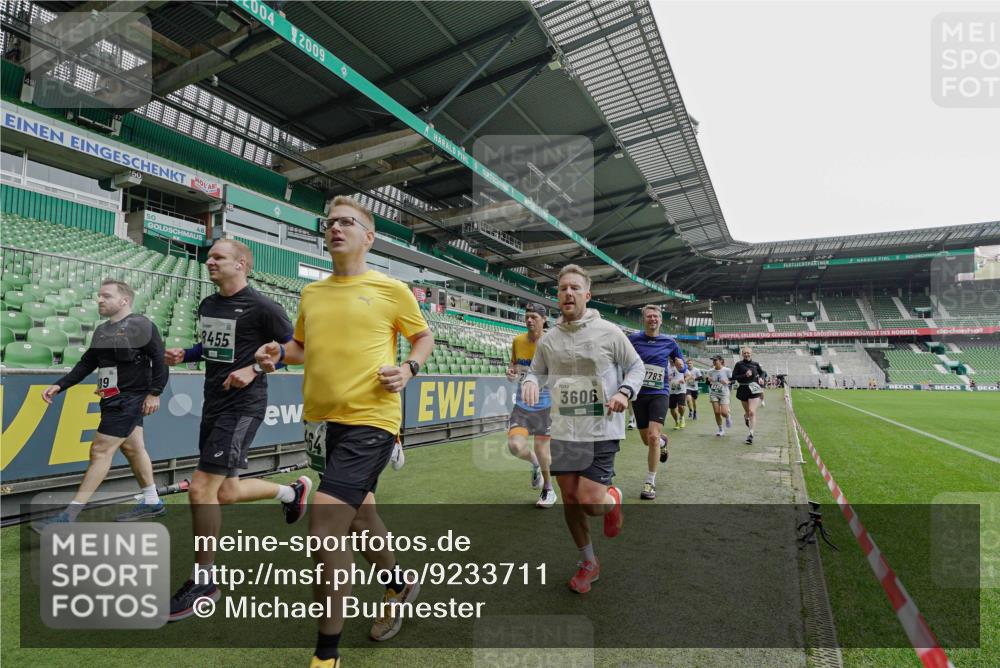 05.10.2025 - 20. swb-Marathon Bremen Michael Burmester http://msf.ph/oto/9233711 05.10.2025 12:56:26 Laufen im Stadion 325, 591, 830, 901, 984, 989, 1161, 1380, 1679, 1774, 1825, 1931, 2134, 2149, 2263, 2438, 2490, 2571, 2634, 2942, 3161, 3392, 3606, 3749, 3980, 4052, 4101, 4149, 4288, 4432, 4485, 5246, 5255, 5370, 5419, 5469, 5490, 5615, 6070, 6176, 6375, 6441, 6451, 6515, 6689, 6744, 6797, 6864, 6926, 7000, 7283, 7292, 7320, 7431, 7490, 7783, 7920, 8060, 8144, 8222, 9054, 78, 240, 1261, 1490, 1774, 2162, 2459, 2884, 2942, 3074, 3515, 3612, 4079, 4116, 4195, 4456, 5691, 5719 meine-sportfotos.de