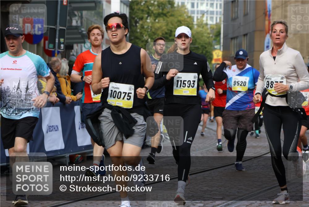 05.10.2025 - 20. swb-Marathon Bremen Strokosch-Dieckow http://msf.ph/oto/9233716 05.10.2025 10:54:02 Ziel 9313, 9520, 9807, 9835, 10019, 10075, 10163, 10631, 10662, 11151, 11152, 11303, 11339, 11347, 11432, 11593 meine-sportfotos.de