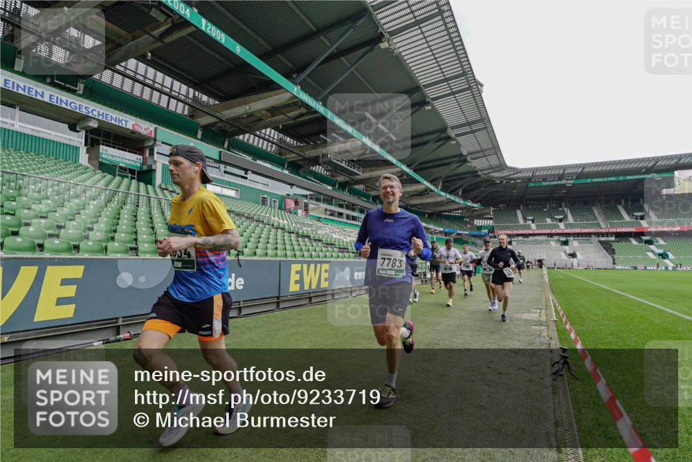 05.10.2025 - 20. swb-Marathon Bremen Michael Burmester http://msf.ph/oto/9233719 05.10.2025 12:56:27 Laufen im Stadion 325, 591, 830, 901, 984, 989, 1161, 1380, 1679, 1825, 1931, 2134, 2149, 2263, 2438, 2490, 2571, 2634, 3161, 3392, 3606, 3749, 3980, 4052, 4101, 4149, 4288, 4432, 4485, 5246, 5255, 5370, 5419, 5469, 5490, 5615, 6070, 6176, 6375, 6441, 6451, 6515, 6689, 6797, 6864, 6926, 7000, 7283, 7292, 7320, 7431, 7490, 7783, 7920, 8060, 8144, 8222, 9054, 78, 240, 1261, 1490, 1774, 1825, 2162, 2459, 2884, 2942, 3074, 3515, 3612, 4079, 4116, 4195, 4456, 5615, 5691, 5719, 6515 meine-sportfotos.de