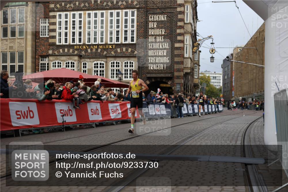 05.10.2025 - 20. swb-Marathon Bremen Yannick Fuchs http://msf.ph/oto/9233730 05.10.2025 10:34:39 Ziel 10718 meine-sportfotos.de