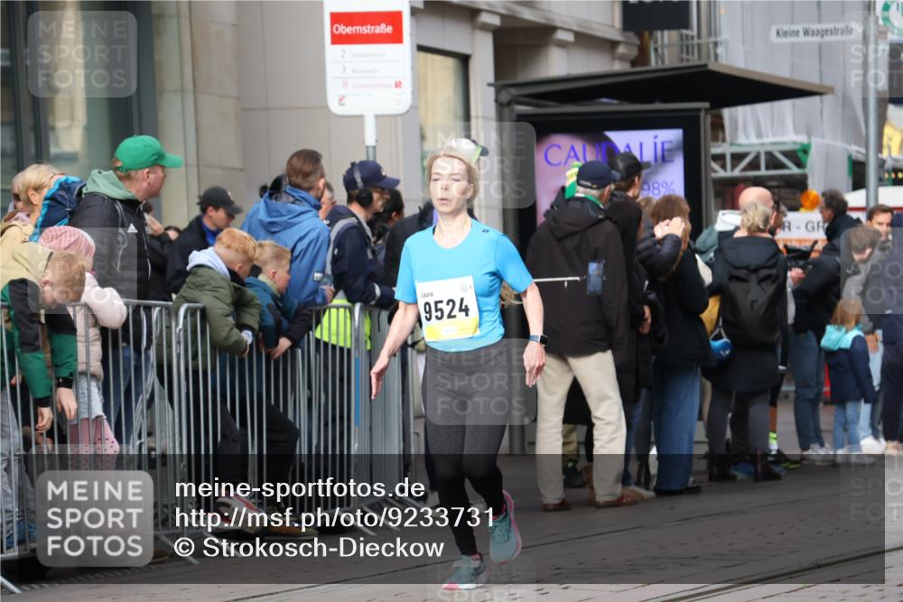 05.10.2025 - 20. swb-Marathon Bremen Strokosch-Dieckow http://msf.ph/oto/9233731 05.10.2025 10:42:31 Ziel 9302, 9524, 9558, 10045, 10592, 10624, 11178, 11640, 9302, 9524, 9558, 10045, 10592, 10624, 11178, 11640 meine-sportfotos.de