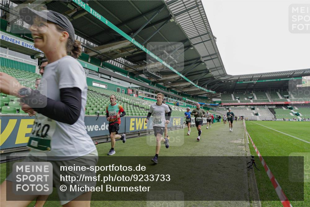 05.10.2025 - 20. swb-Marathon Bremen Michael Burmester http://msf.ph/oto/9233733 05.10.2025 12:56:29 Laufen im Stadion 325, 591, 830, 901, 984, 989, 1161, 1380, 1679, 1931, 2134, 2149, 2263, 2438, 2490, 2571, 2634, 3161, 3392, 3606, 3749, 3980, 4052, 4101, 4149, 4288, 4432, 4485, 5246, 5255, 5370, 5419, 5469, 5490, 6070, 6176, 6375, 6441, 6451, 6689, 6797, 6864, 6926, 7000, 7283, 7292, 7320, 7431, 7490, 7783, 7920, 8060, 8144, 8222, 8564, 9054, 78, 240, 1261, 1490, 1774, 1825, 2162, 2459, 2884, 2942, 3074, 3515, 3612, 4079, 4116, 4195, 4456, 5615, 5691, 5719, 6515 meine-sportfotos.de