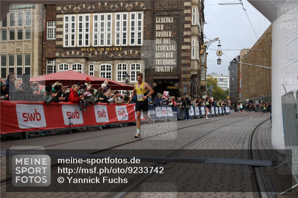 05.10.2025 - 20. swb-Marathon Bremen Yannick Fuchs http://msf.ph/oto/9233742 05.10.2025 10:34:39 Ziel 10718 meine-sportfotos.de