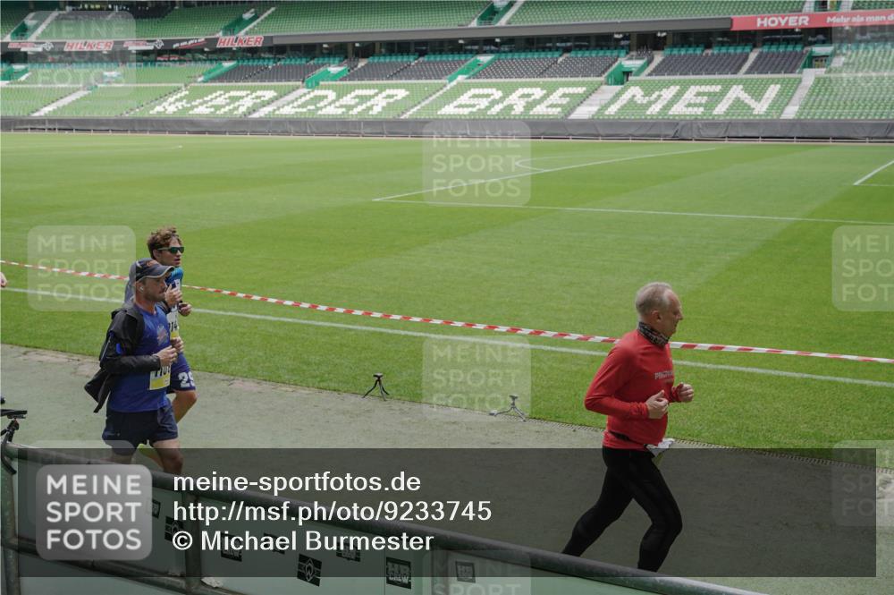 05.10.2025 - 20. swb-Marathon Bremen Michael Burmester http://msf.ph/oto/9233745 05.10.2025 10:31:37 Laufen im Stadion 7193, 7251, 8888, 9004, 9172, 9196, 9226, 9252, 9256, 9263, 9267, 9277, 9287, 9337, 9415, 9416, 9425, 9431, 9449, 9457, 9506, 9581, 9584, 9708, 9715, 9742, 9791, 9807, 9852, 9871, 9903, 9934, 10014, 10016, 10019, 10020, 10029, 10057, 10163, 10199, 10206, 10222, 10226, 10240, 10279, 10296, 10310, 10317, 10321, 10335, 10356, 10369, 10438, 10449, 10468, 10479, 10514, 10537, 10543, 10609, 10636, 10638, 10655, 10662, 10668, 10669, 10698, 10719, 10743, 9214, 9230 meine-sportfotos.de