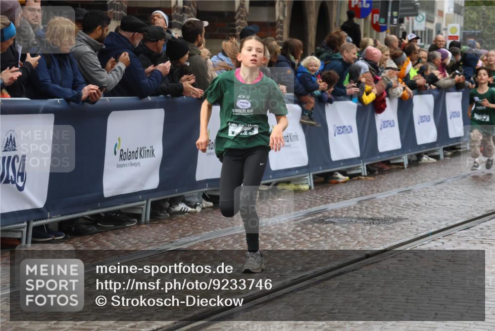 05.10.2025 - 20. swb-Marathon Bremen Strokosch-Dieckow http://msf.ph/oto/9233746 05.10.2025 15:18:33 Ziel  meine-sportfotos.de