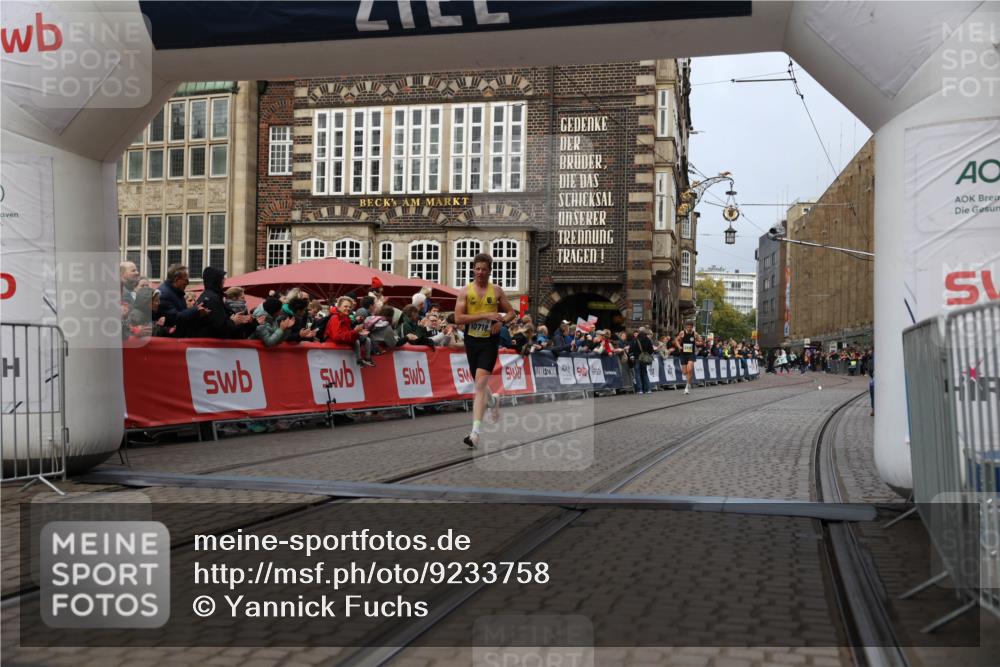 05.10.2025 - 20. swb-Marathon Bremen Yannick Fuchs http://msf.ph/oto/9233758 05.10.2025 10:34:39 Ziel 10718 meine-sportfotos.de