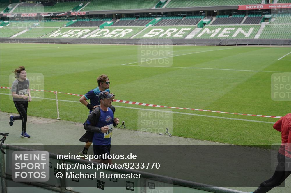 05.10.2025 - 20. swb-Marathon Bremen Michael Burmester http://msf.ph/oto/9233770 05.10.2025 10:31:37 Laufen im Stadion 7193, 7251, 8888, 9004, 9172, 9196, 9226, 9252, 9256, 9263, 9267, 9277, 9287, 9337, 9415, 9416, 9425, 9431, 9449, 9457, 9506, 9581, 9584, 9708, 9715, 9742, 9791, 9807, 9852, 9871, 9903, 9934, 10014, 10016, 10019, 10020, 10029, 10057, 10163, 10199, 10206, 10222, 10226, 10240, 10279, 10296, 10310, 10317, 10321, 10335, 10356, 10369, 10438, 10449, 10468, 10479, 10514, 10537, 10543, 10609, 10636, 10638, 10655, 10662, 10668, 10669, 10698, 10719, 10743, 9214, 9230 meine-sportfotos.de