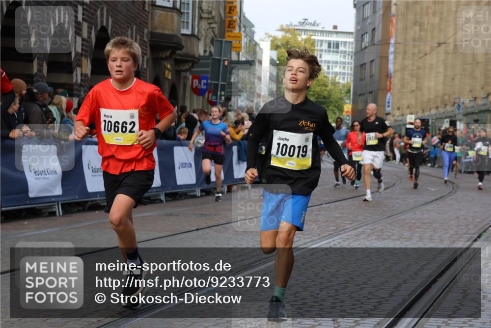 05.10.2025 - 20. swb-Marathon Bremen Strokosch-Dieckow http://msf.ph/oto/9233773 05.10.2025 10:54:07 Ziel 9402, 9520, 9807, 9900, 9935, 10019, 10533, 10631, 10662, 11151, 11203, 11303, 11347, 11432, 11449 meine-sportfotos.de