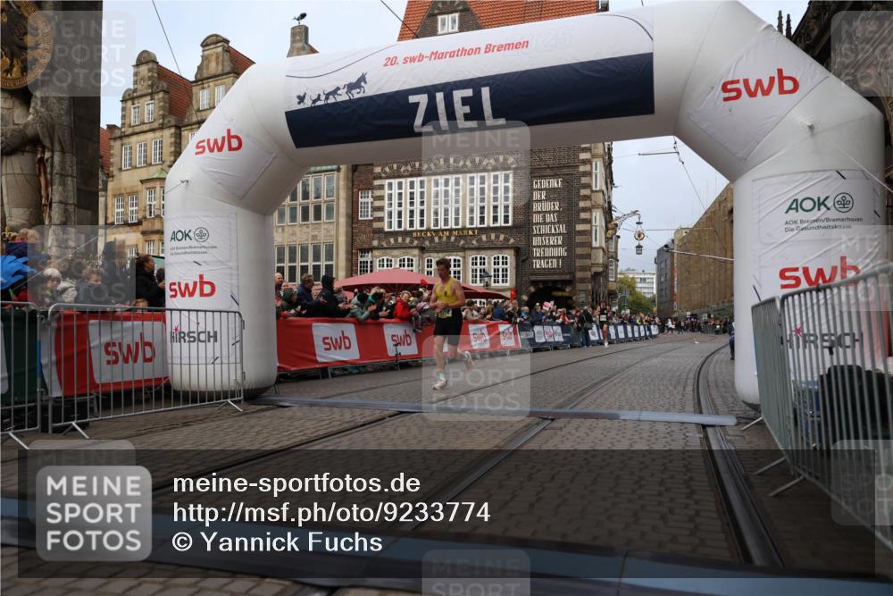 05.10.2025 - 20. swb-Marathon Bremen Yannick Fuchs http://msf.ph/oto/9233774 05.10.2025 10:34:40 Ziel 10718 meine-sportfotos.de
