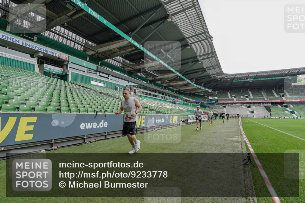 05.10.2025 - 20. swb-Marathon Bremen Michael Burmester http://msf.ph/oto/9233778 05.10.2025 12:56:34 Laufen im Stadion 325, 591, 830, 901, 984, 989, 1161, 1380, 1595, 1679, 2134, 2149, 2263, 2438, 2571, 2634, 3161, 3392, 3606, 3980, 4052, 4101, 4288, 4432, 4485, 5246, 5255, 5370, 5419, 5469, 5490, 6070, 6176, 6375, 6441, 6451, 6689, 6797, 6864, 6926, 7000, 7017, 7283, 7292, 7320, 7431, 7490, 7783, 7920, 8144, 8222, 8479, 8564, 9054, 78, 240, 1261, 1490, 1774, 1825, 1931, 2162, 2459, 2490, 2884, 2942, 3074, 3515, 3612, 3749, 4079, 4116, 4149, 4195, 4432, 4456, 5615, 5691, 5719, 6515 meine-sportfotos.de