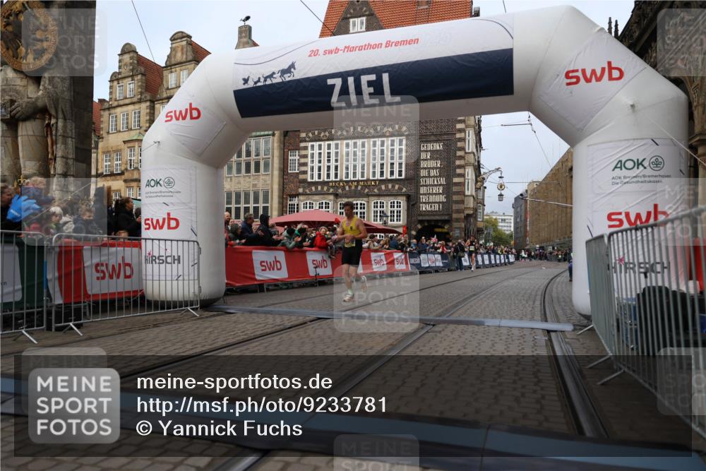 05.10.2025 - 20. swb-Marathon Bremen Yannick Fuchs http://msf.ph/oto/9233781 05.10.2025 10:34:40 Ziel 10718 meine-sportfotos.de
