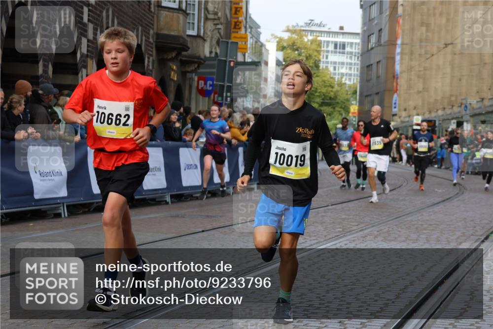 05.10.2025 - 20. swb-Marathon Bremen Strokosch-Dieckow http://msf.ph/oto/9233796 05.10.2025 10:54:07 Ziel 9402, 9520, 9807, 9900, 9935, 10019, 10533, 10631, 10662, 11151, 11203, 11303, 11347, 11432, 11449 meine-sportfotos.de