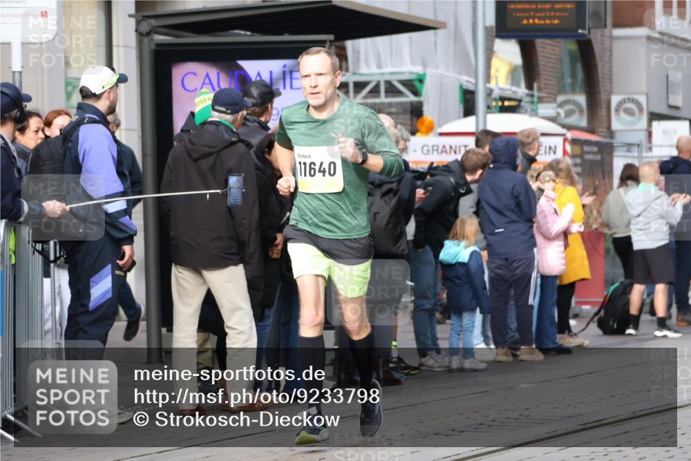 05.10.2025 - 20. swb-Marathon Bremen Strokosch-Dieckow http://msf.ph/oto/9233798 05.10.2025 10:42:34 Ziel 9302, 9524, 9558, 10045, 10624, 10961, 11476, 11640, 9302, 9524, 9558, 10045, 10624, 10961, 11476, 11640 meine-sportfotos.de