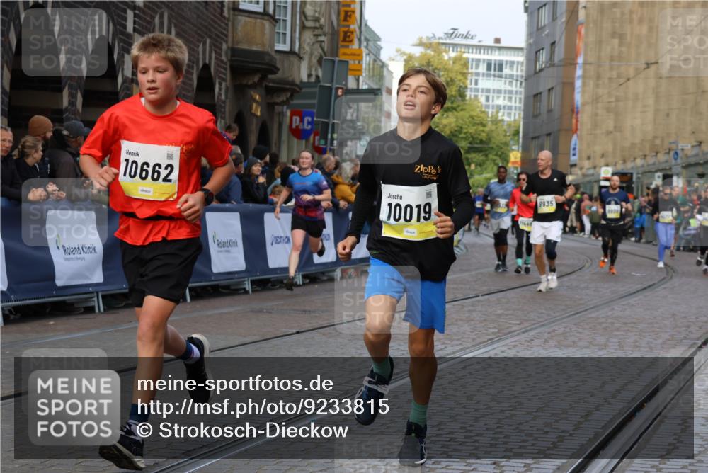 05.10.2025 - 20. swb-Marathon Bremen Strokosch-Dieckow http://msf.ph/oto/9233815 05.10.2025 10:54:07 Ziel 9402, 9520, 9807, 9900, 9935, 10019, 10533, 10631, 10662, 11151, 11203, 11303, 11347, 11432, 11449 meine-sportfotos.de