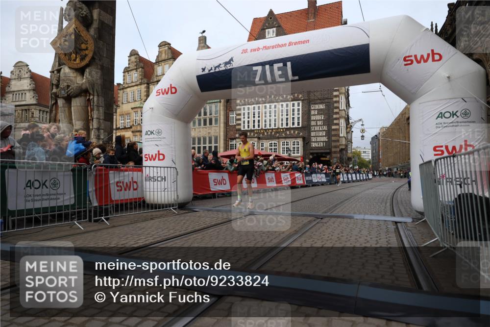 05.10.2025 - 20. swb-Marathon Bremen Yannick Fuchs http://msf.ph/oto/9233824 05.10.2025 10:34:40 Ziel 10718 meine-sportfotos.de