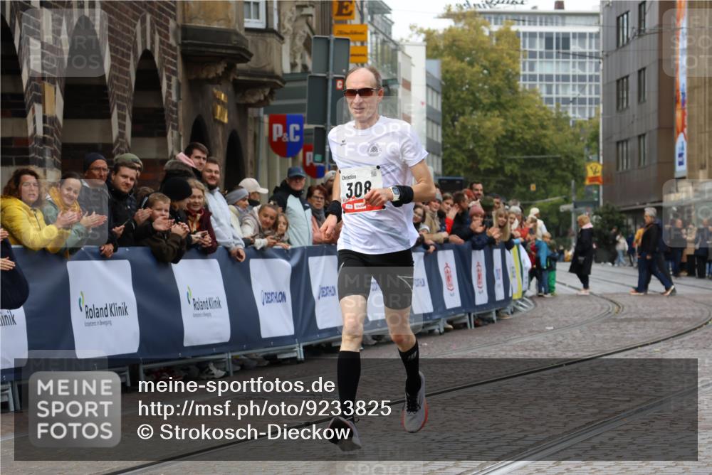 05.10.2025 - 20. swb-Marathon Bremen Strokosch-Dieckow http://msf.ph/oto/9233825 05.10.2025 12:35:27 Ziel 308, 1994 meine-sportfotos.de