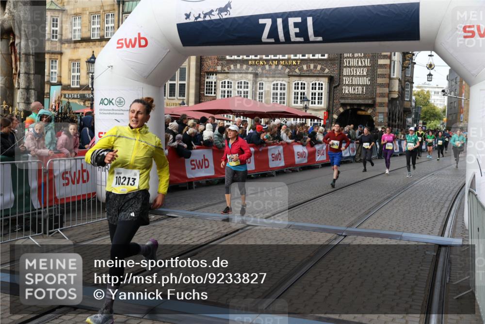 05.10.2025 - 20. swb-Marathon Bremen Yannick Fuchs http://msf.ph/oto/9233827 05.10.2025 11:03:45 Ziel 7199, 9486, 9940, 10213, 10297, 10478, 10711, 10713, 11522 meine-sportfotos.de